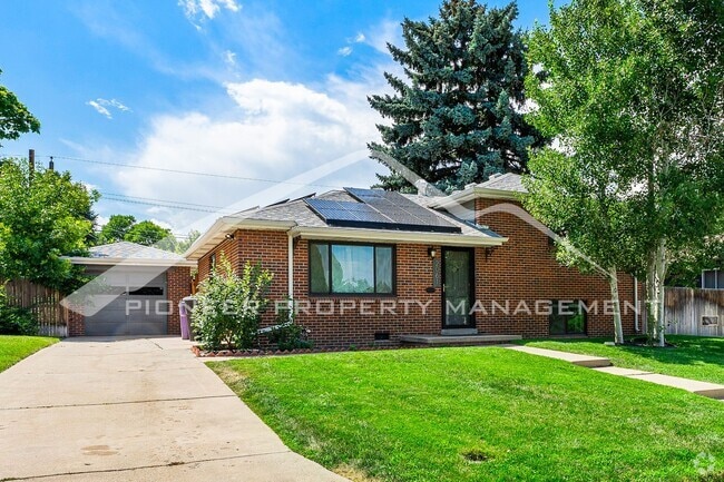 Building Photo - Charming Updated home with Garage and Cent...