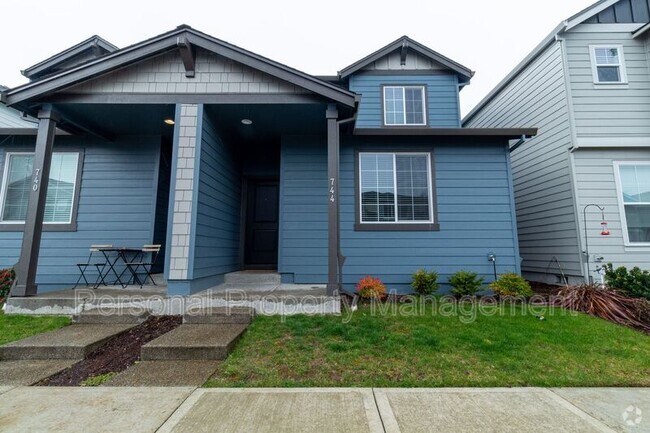 Building Photo - 744 NE 138th Pl Rental
