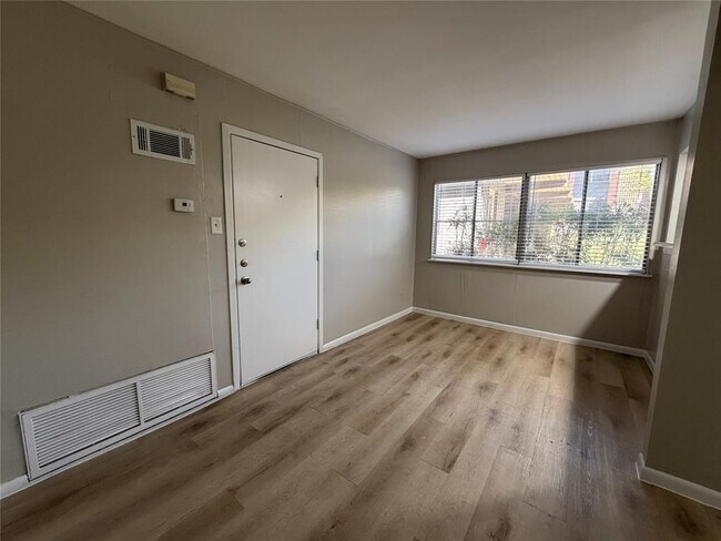 Photo - 3304 Red River St Unit 107