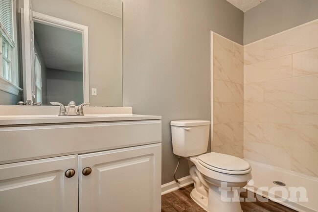 Photo - 847 Raintree Way SE