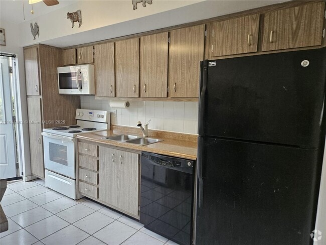 Building Photo - 1400 N 16th Ave Unit 1400 Rental