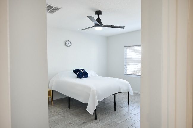 Photo - 1630 E 12th St