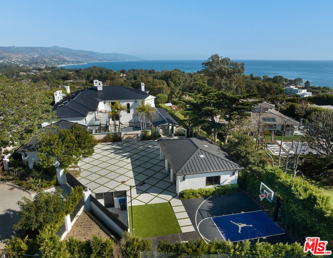 Photo - 7052 Dume Dr House