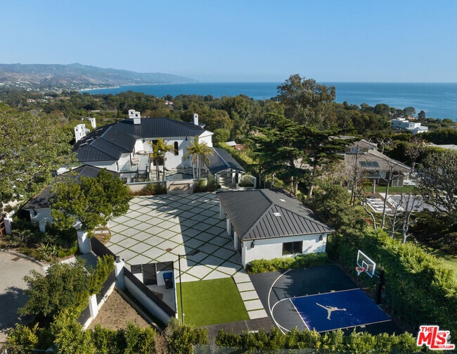 Building Photo - 7052 Dume Dr Rental