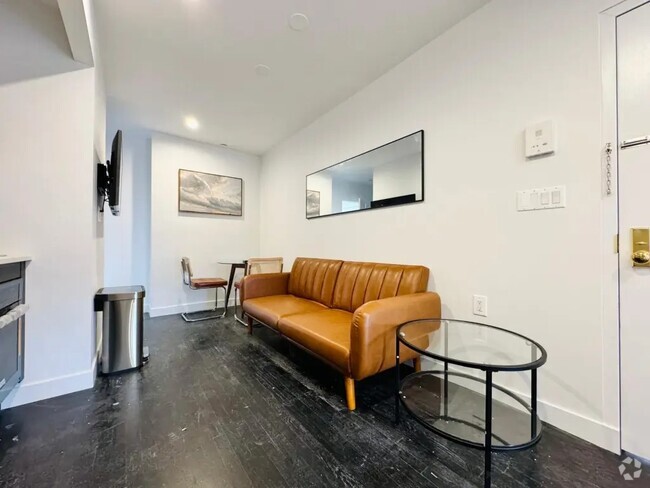 Building Photo - Private Bedroom in a 5 bedroom / 2 bathroo... Unit 2 Rental