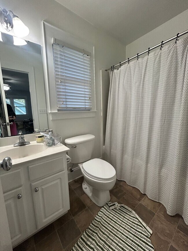 Photo - Beautiful 1 bed/1 bath near Duke utilities included and off street parking!