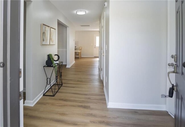 Photo - 833 Marie Trce