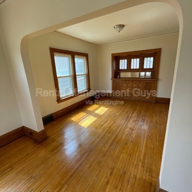 Building Photo - 3245 Russell Ave N