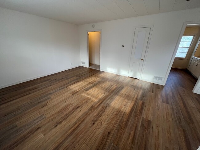 Photo - 152 Rodney Ct