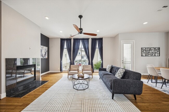 Building Photo - 2404 Fairview St Unit C