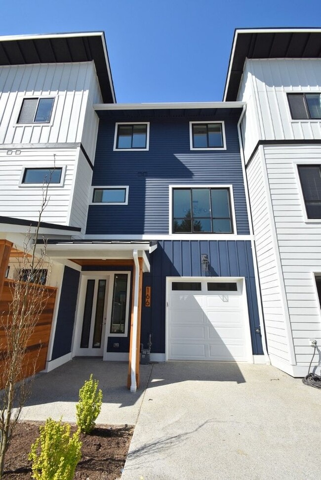 Building Photo - 3Bd/2.5Bd Monroe Townhome