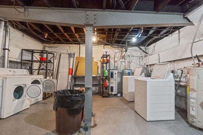 Building Photo - 1601 W Cary St Unit 1