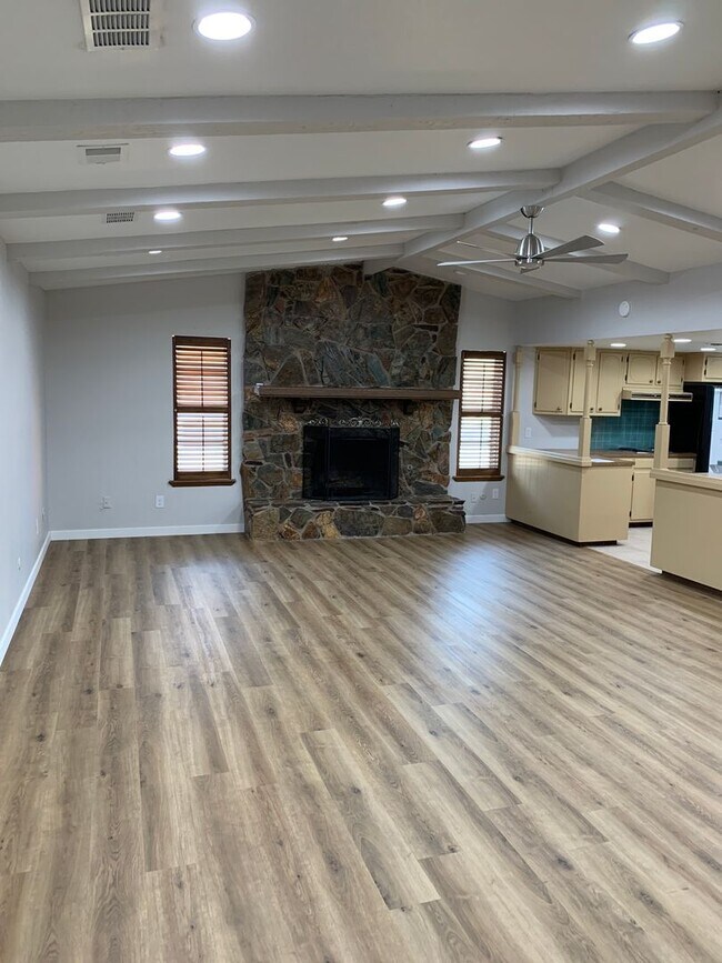 Photo - 1800 Colonial Pkwy