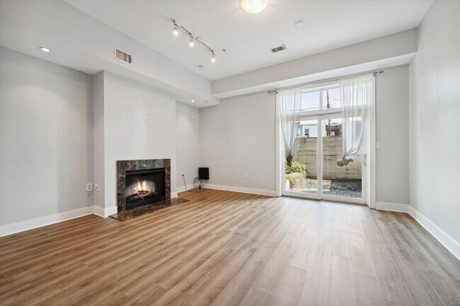 Photo - One month free rent with a lease start dat... Unit 1