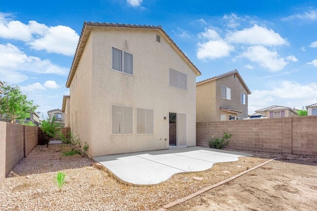 Building Photo - Large 4 bedroom home!  A must see!