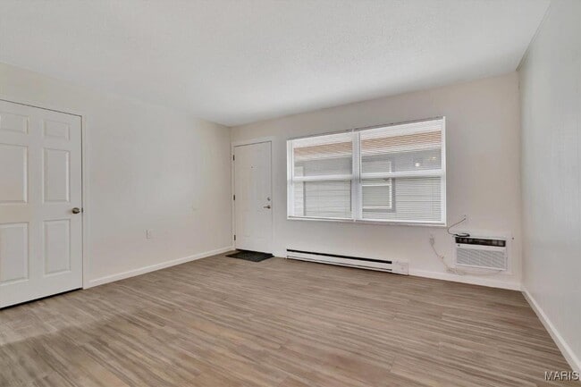 Photo - 119 N 1st St