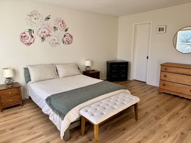 Photo - Large Two bedroom, Two Bath Furnished, all Inclusive mid term rental.