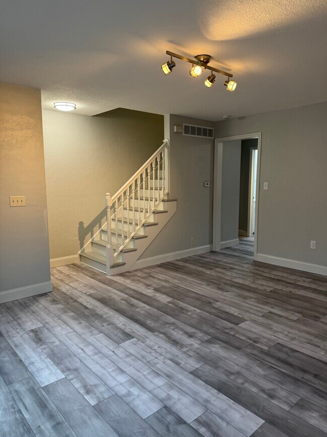 Photo - 214 Lindell Dr Unit B