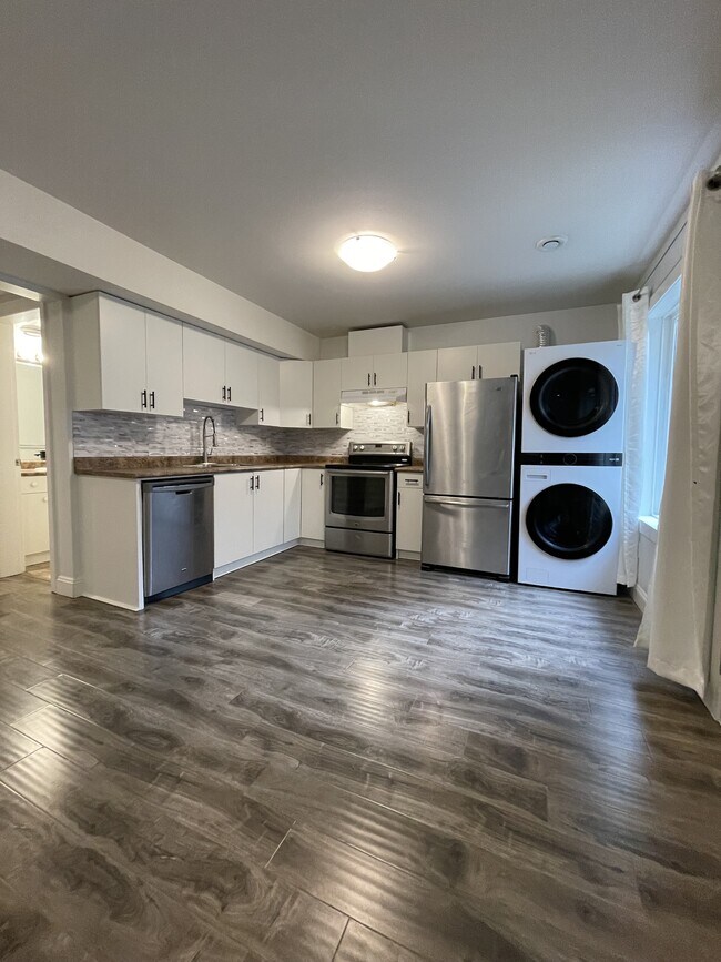 Photo - 7333-7194 194 St