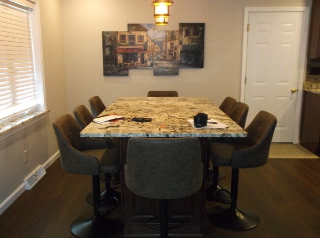 Comedor - 7824 Rabbitt Rd