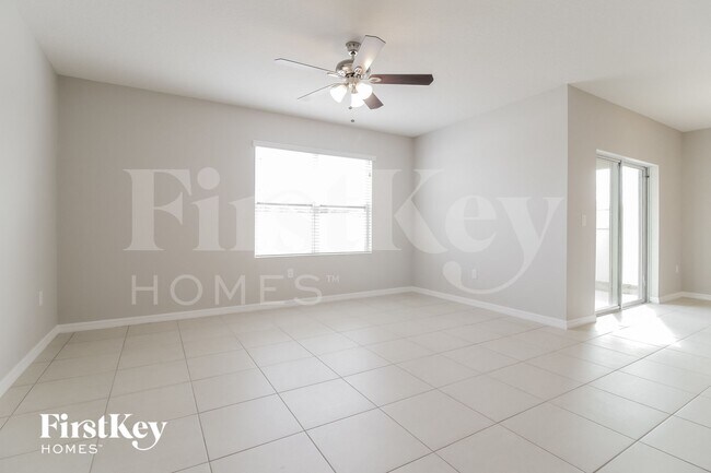 Photo - 325 Aberdeen Dr