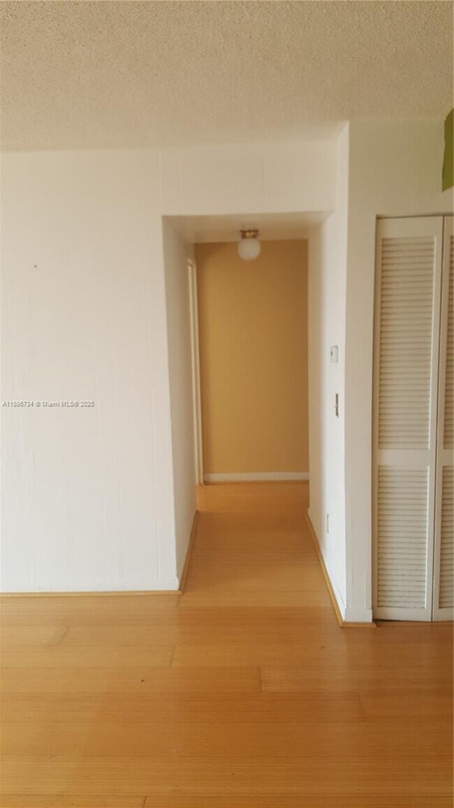 Photo - 2020 NE 135th St Unidad 406