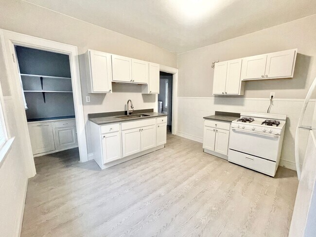 Photo - 2626 N Fratney St Unit 2628 (Upper Front)
