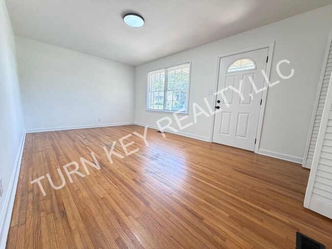 Photo - 1708 Rogina St