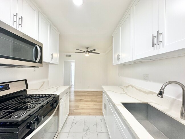 Photo - 6337 Whitsett Ave Unidad 32