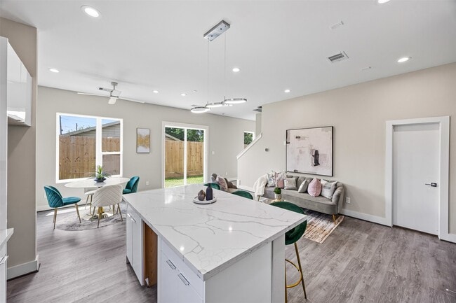 Photo - 853 Prosper St