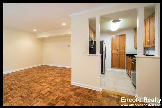 285 Beverly Rd Unit 2