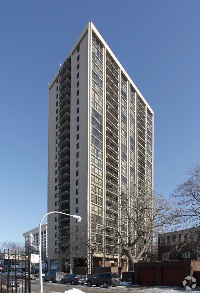 Stratford at South Commons Apartments For Rent in Chicago, IL