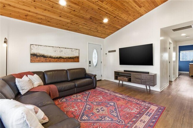Photo - 3112 Dove Way
