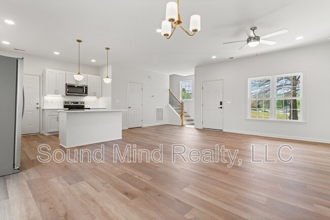 Photo - 204 Landmark Dr