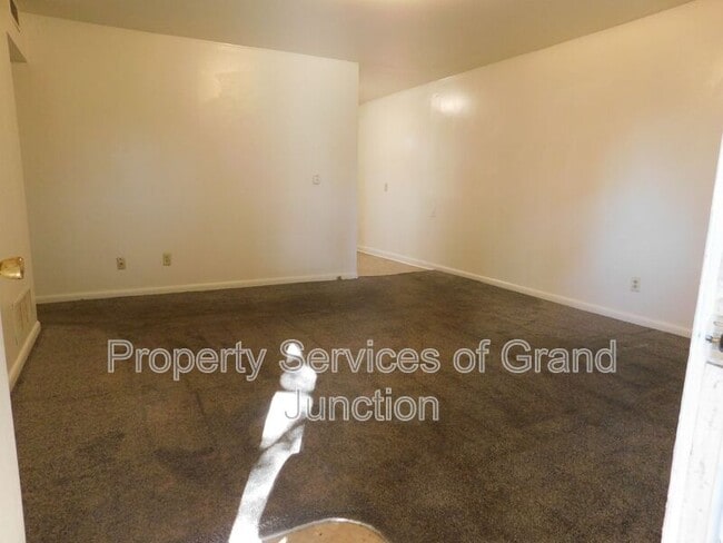 Photo - 1364 Elm Ave