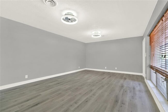 Photo - 2864 NE 32nd St