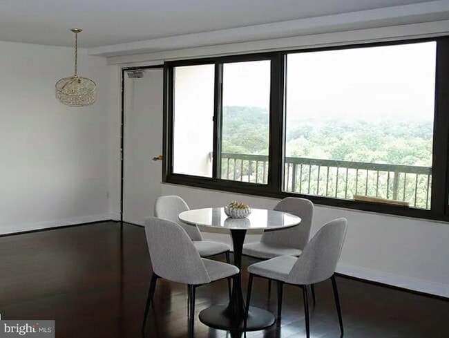 Building Photo - 5500 Holmes Run Pkwy Unit 814