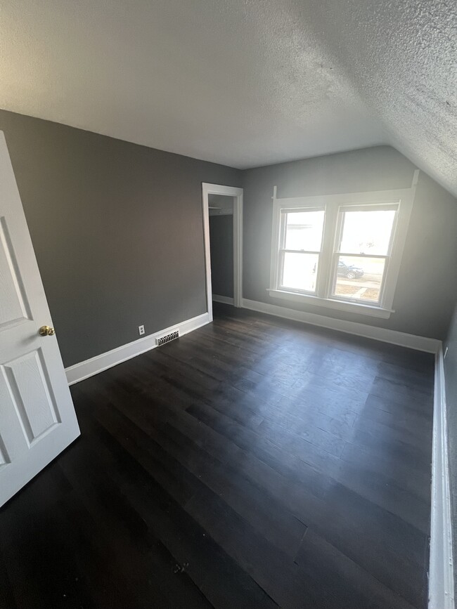 Photo - 644 Thomas Ave W