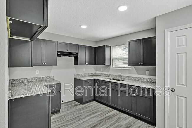 Photo - 8120 Mariner St