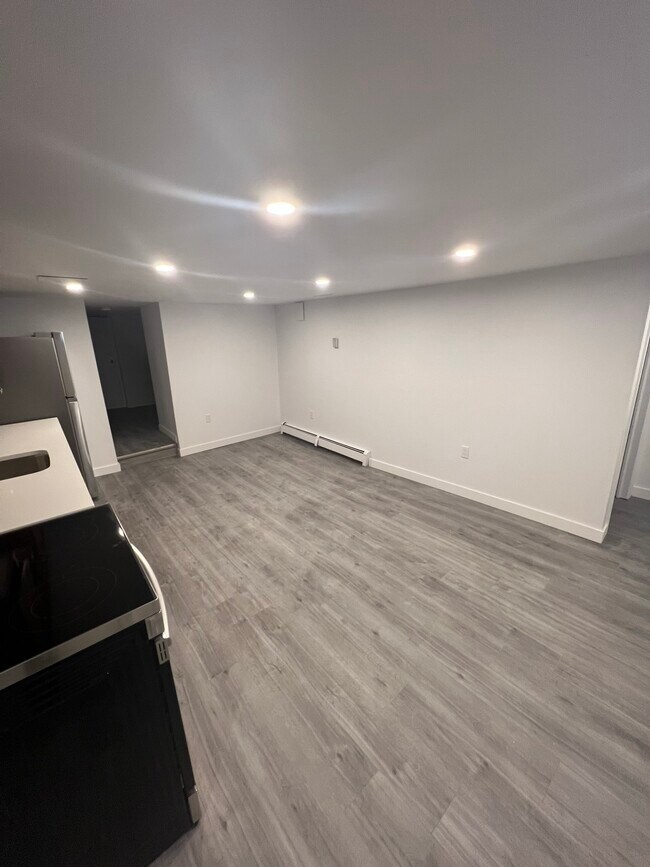 Photo - Cozy One-Plus-Den For $1495 In Downtown Kitchener At 136 Weber! Unité 7