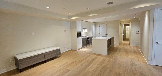 Building Photo - Luxurious 2 Bed 2 Bath Garden Level Condo ... Unit 1