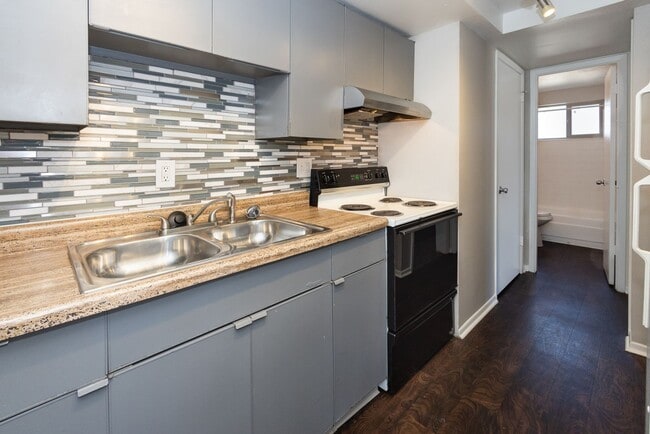 Building Photo - 809 N Dexter St Unit 201