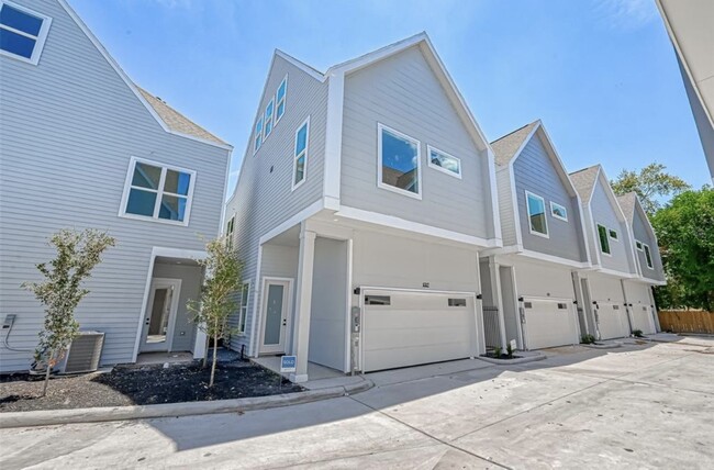 Building Photo - 6127 W Montgomery Rd Rental