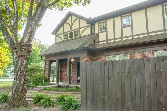 Photo - 1300 N Morningside Dr NE