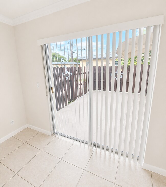Photo - 3615-3617 POLK ST Unit 3615