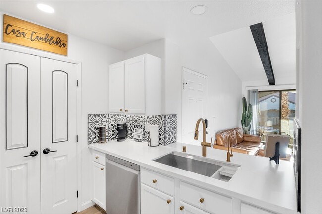 Building Photo - 950 Seven Hills Dr Unit 2825 Rental