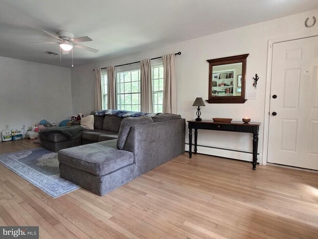 Photo - 4 Carolee Dr