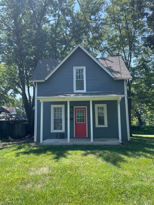 Building Photo - Three Bedroom House, totally renovated