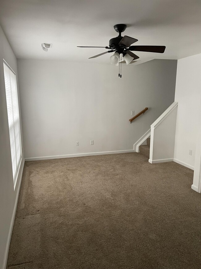 Photo - 115 Hartford Ct