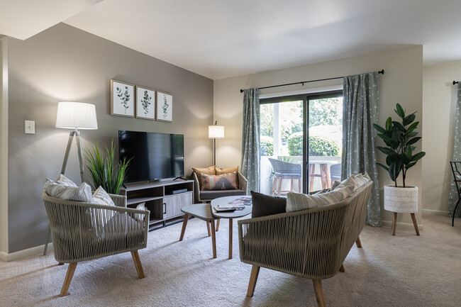 Hickory Woods - Hickory Woods Apartments